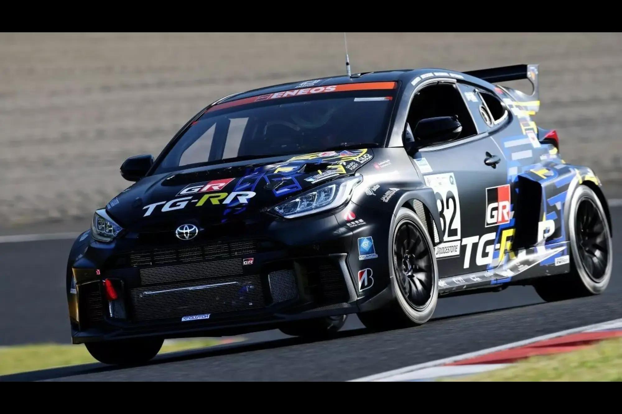 H Toyota έβγαλε στην πίστα το κεντρομήχανο GR Yaris M